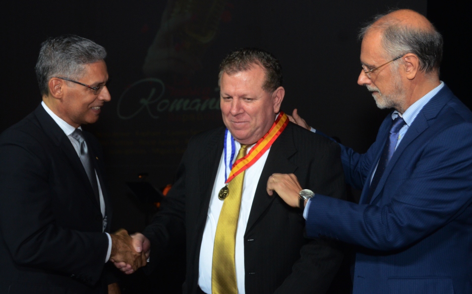 Ramón Rodríguez recibe Orden cultural Darío-Cervantes