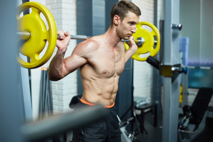 Si es hombre tenga mucho cuidado con la cantidad de ejercicios que hace en el gimnasio.