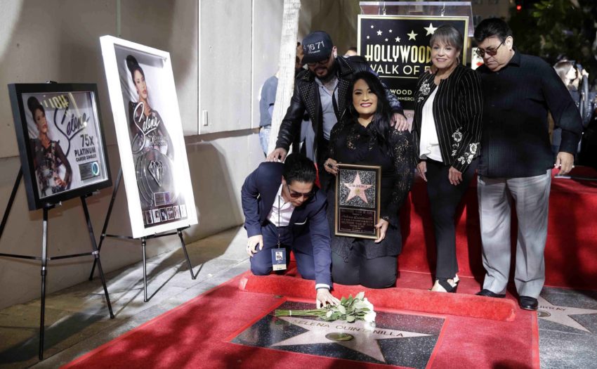 Selena, homenajeada con una estrella en el Paseo de la Fama de Hollywood