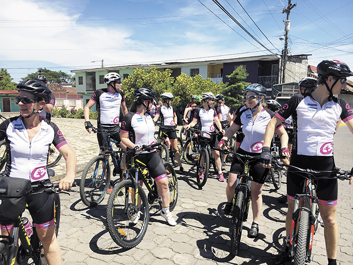 Grupo de holandeses apoya a jóvenes en carrera por las adolescentes