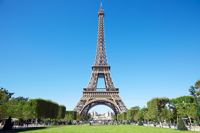 La estafa de la supuesta venta de la Torre Eiffel ocurrió en los años veinte