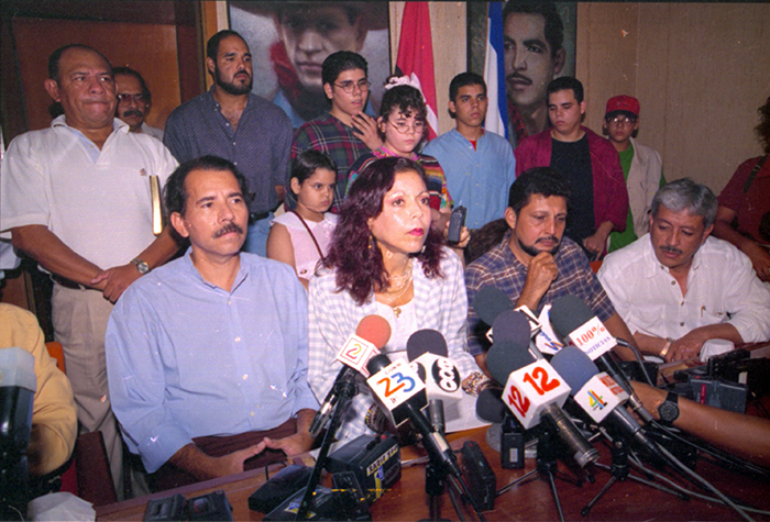 Rosario Murillo junto a sus hijos, defendiendo a Daniel Ortega, entre ellos, Camila Ortega Murillo