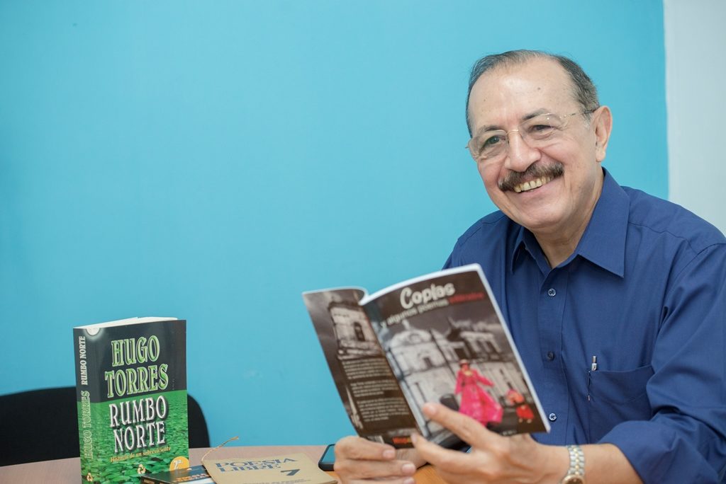 El general en retiro Hugo Torres Jiménez, autor de Coplas y algunos poemas infiltrados. LAPRENSA/Uriel  Molina