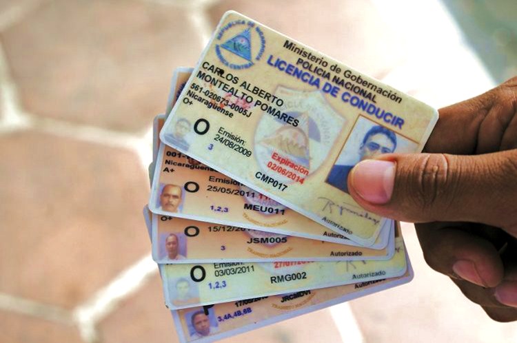 Dentro de los servicios policiales en línea se encuentran las solicitudes de récord de policía y licencias de conducir. LA PRENSA/ ARCHIVO