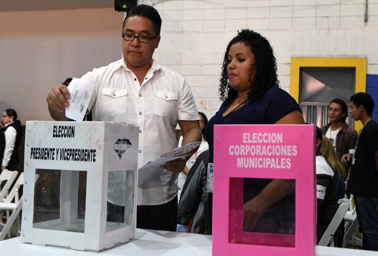 Hondureños comienzan a votar en elecciones tras denuncias de fraude