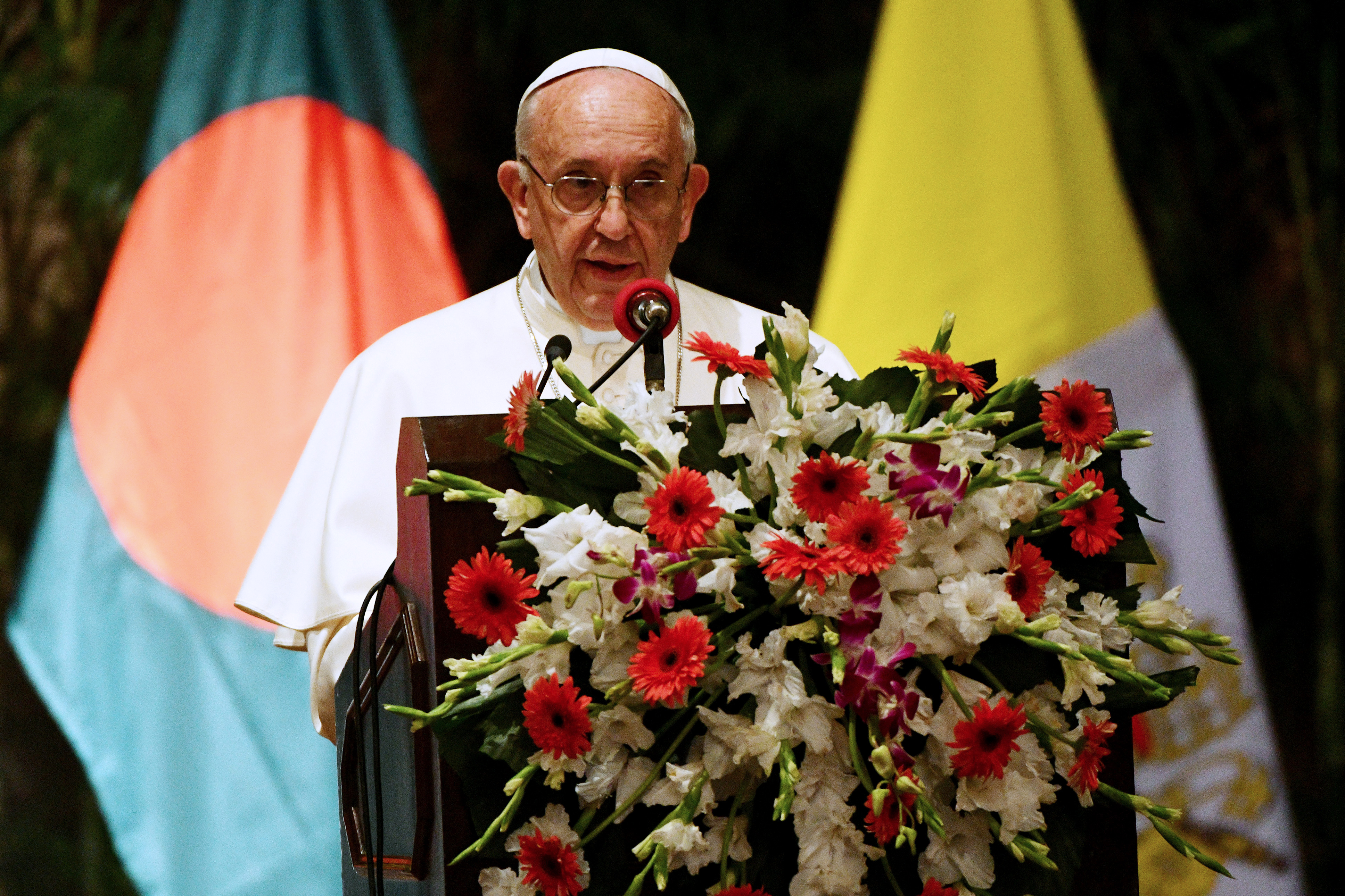 Papa Francisco se reune con los refugiados rohinyás