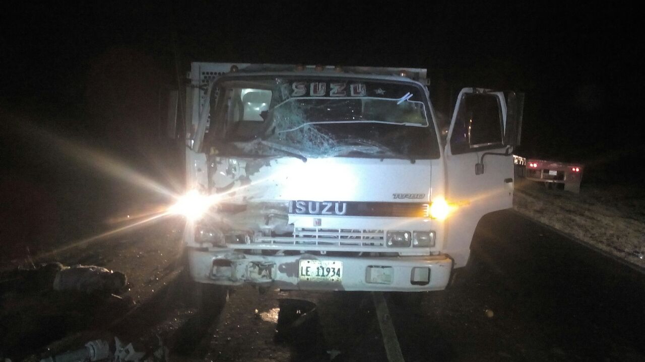 Motociclista y pasajero mueren al estrellarse contra un camión en Matagalpa