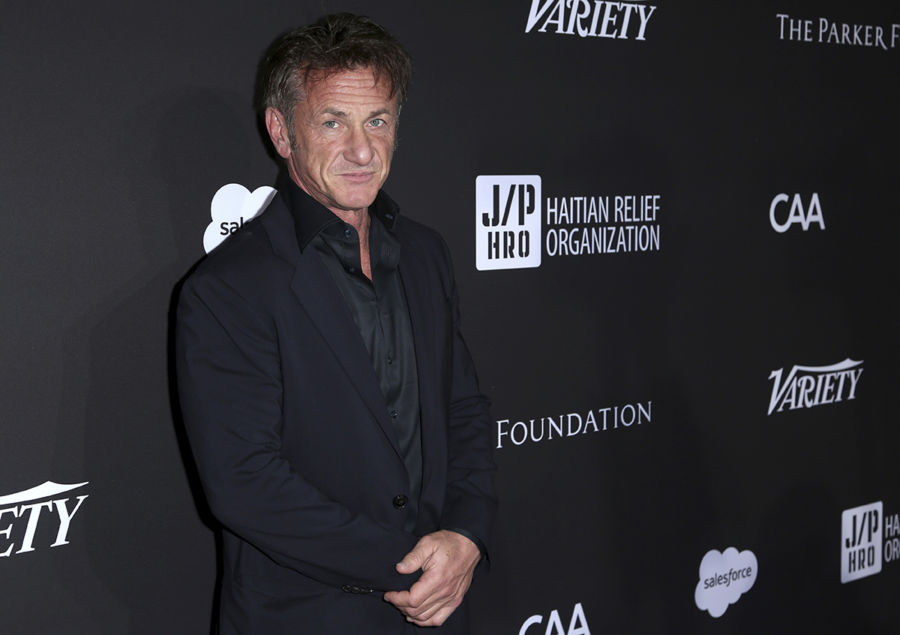 Sean Penn y DiCaprio cruzan elogios en gala benéfica