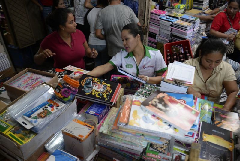 útiles escolares, exoneración. año escolar