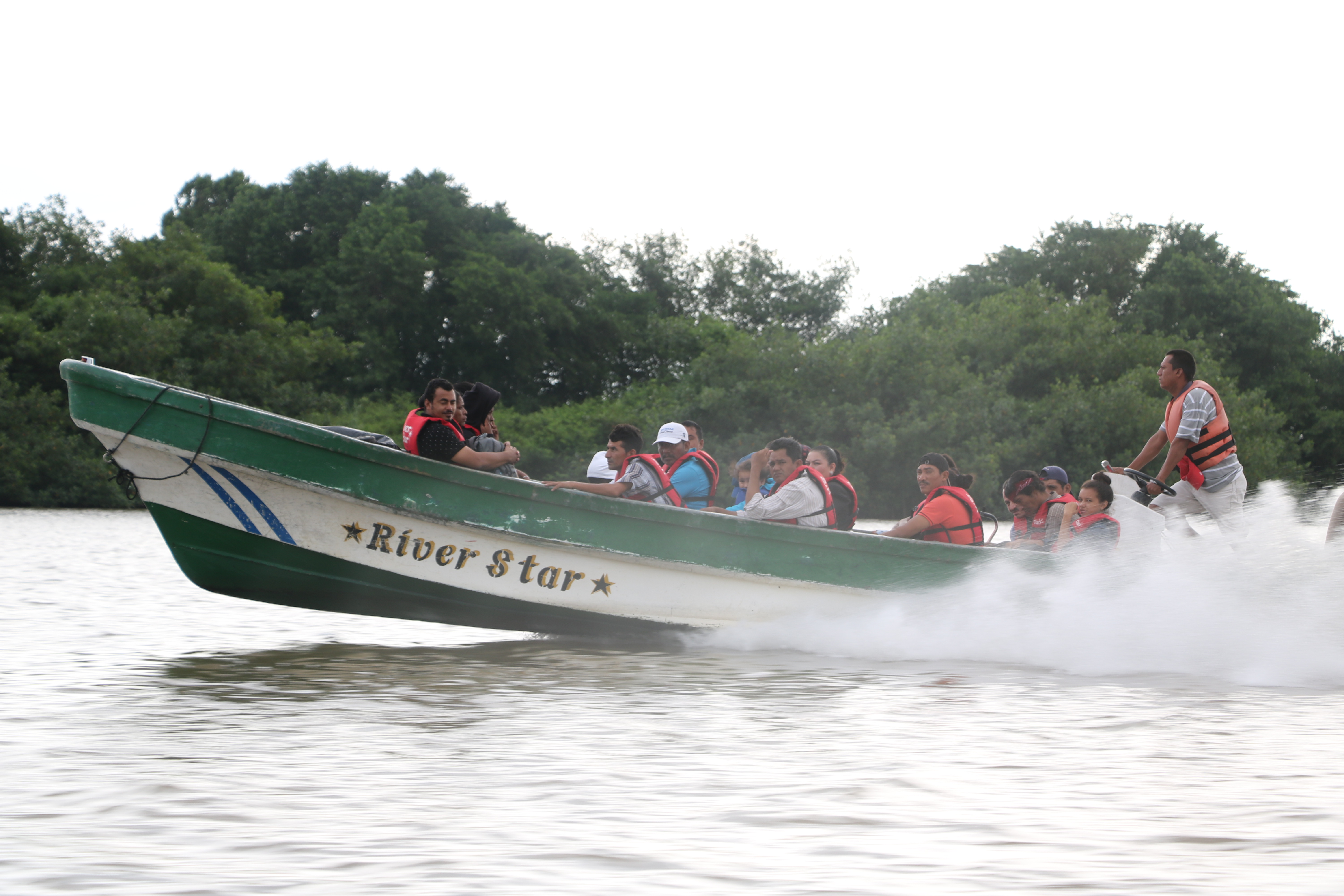 Una lancha lleva cinco días desaparecida en el mar Caribe
