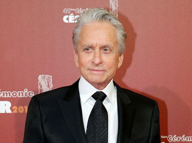 Exempleada de Michael Douglas relata episodio de supuesto acoso sexual