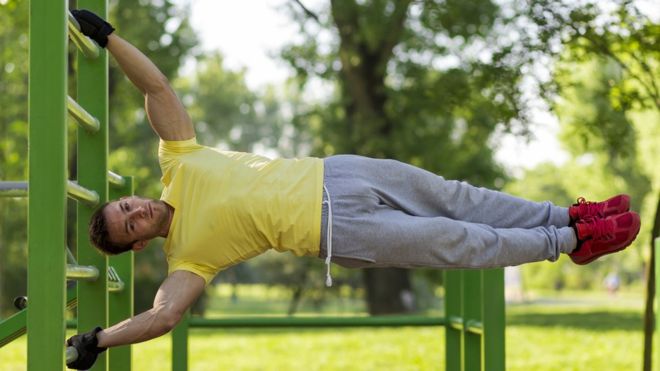 Qué es la calistenia, el entrenamiento de moda con el que logras controlar todo tu cuerpo