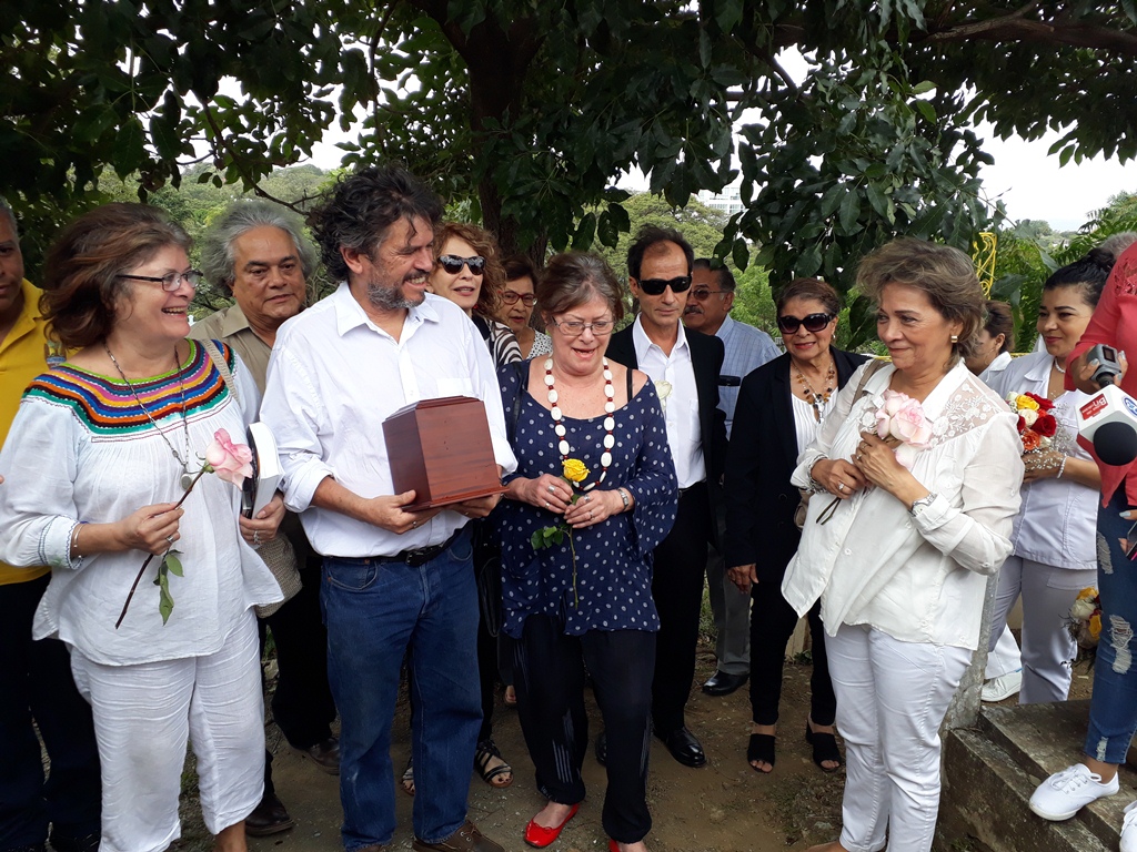 Cenizas de Claribel Alegría entre sus dos patrias