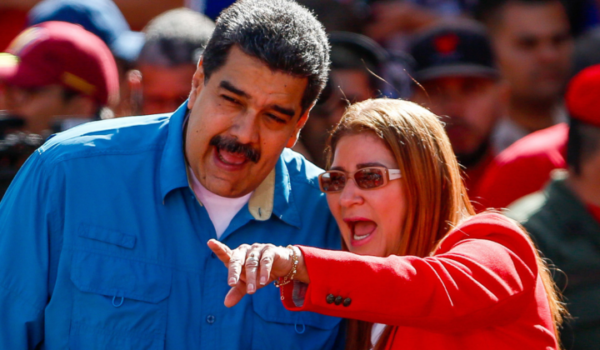 Nicolás Maduro y su esposa, Cilia Flores. LA PRENSA / EFE/Cristian Hernández