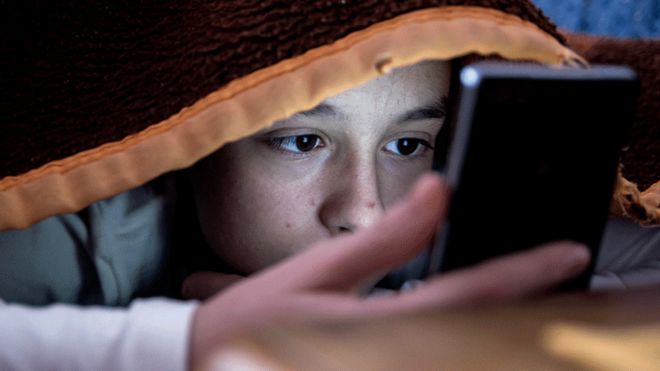 «Es irresponsable alentar a los niños a usar Facebook»: la dura carta de 97 pediatras y educadores a Mark Zuckerberg para que elimine Messenger Kids