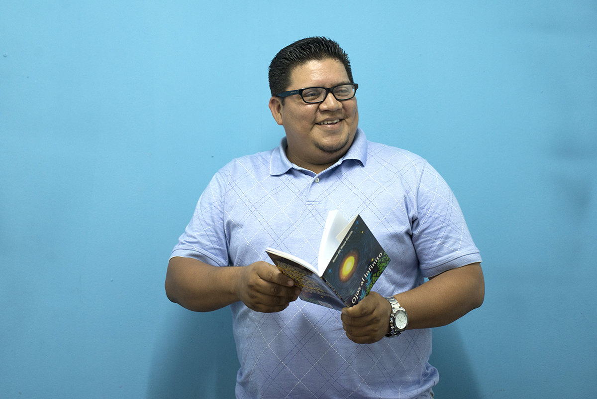 Omar Alí Moya García: el maestro de Física que escribe versos a la vida y al cosmos