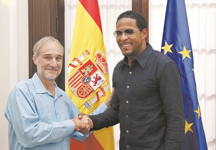 Javier Sotomayor (derecha) llegará por primera vez a Nicaragua. LA PRENSA/ARCHIVO/EFE