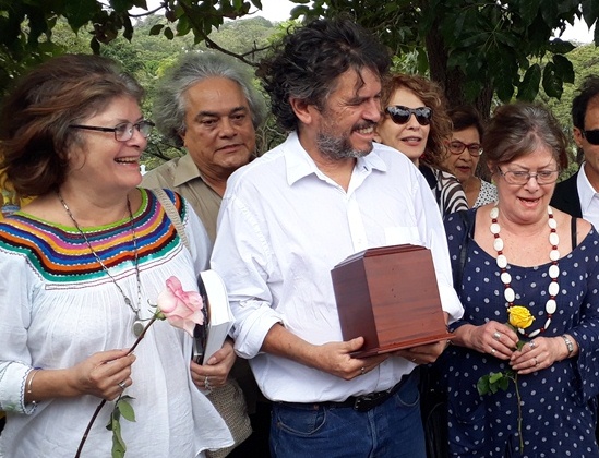 Cenizas de Claribel Alegría serán recibidas en El Salvador por la poeta Silvia Elena Regalado