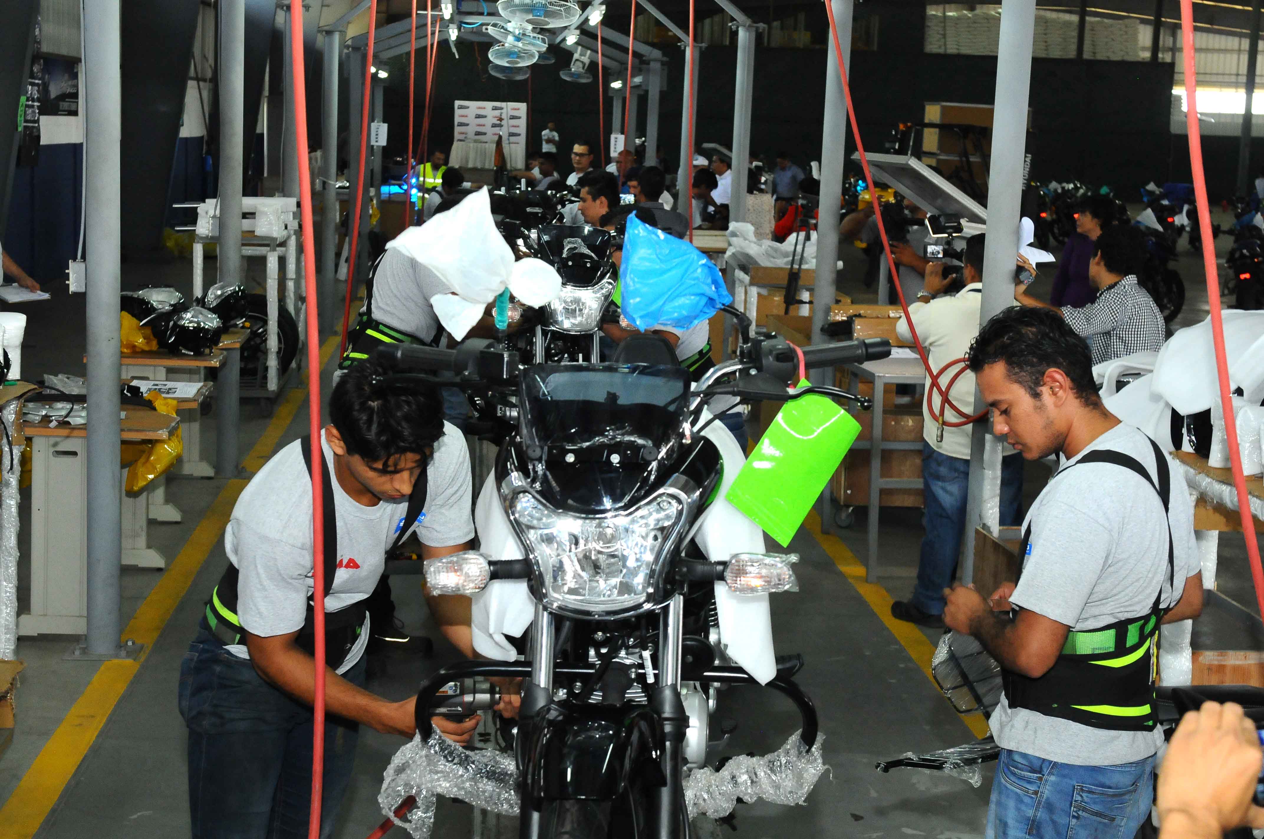 Grupo UMA, Bajaj, motocicletas, nuevos modelos