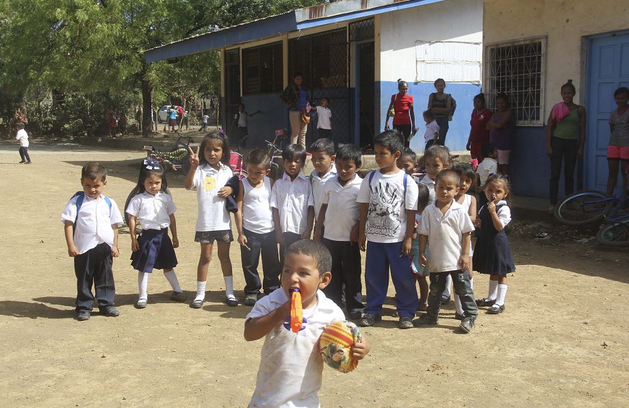 Tolvaneras afectan a niños en una escuela en León