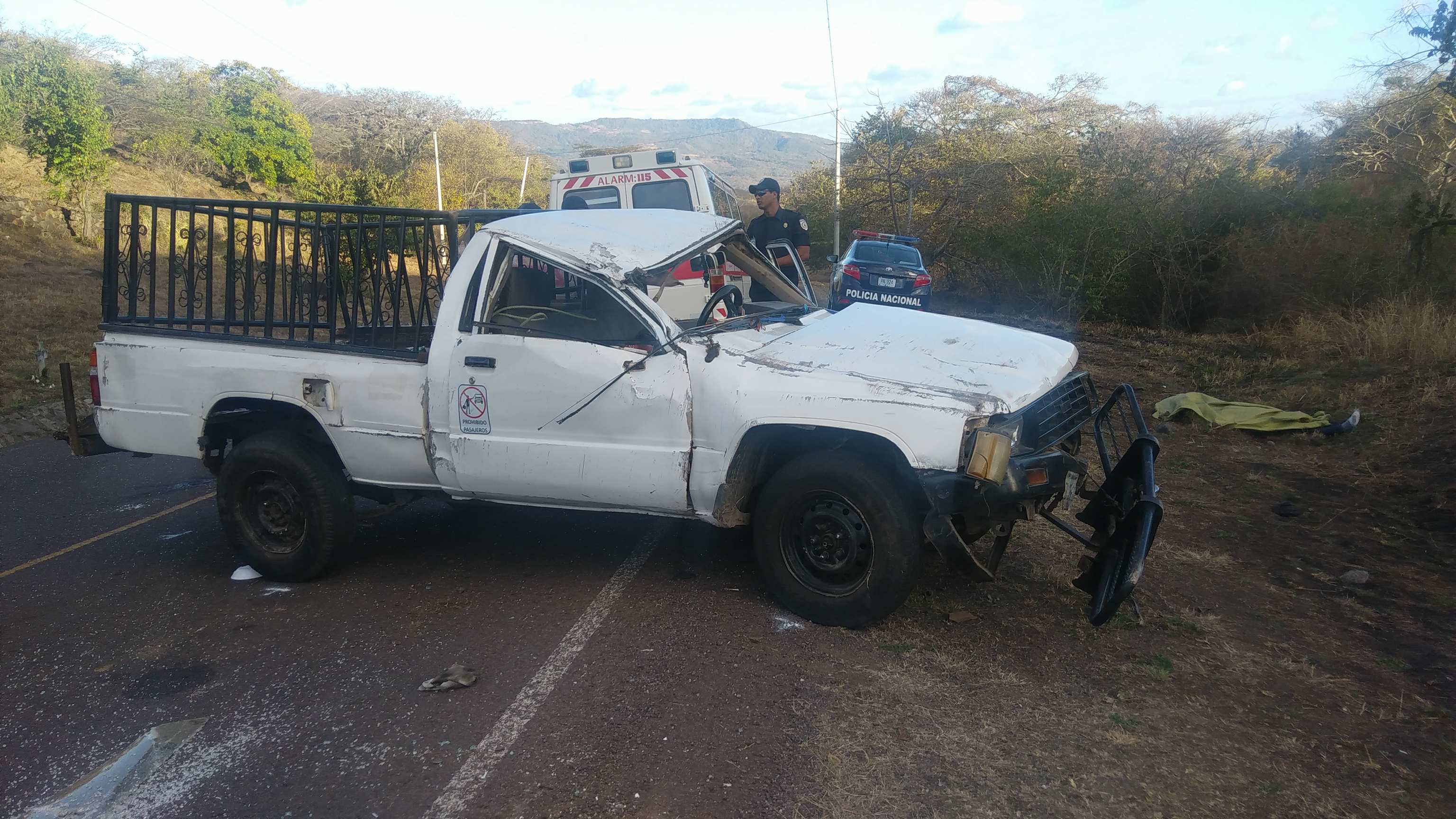 Un muerto y dos lesionados por vuelco de camioneta en Estelí