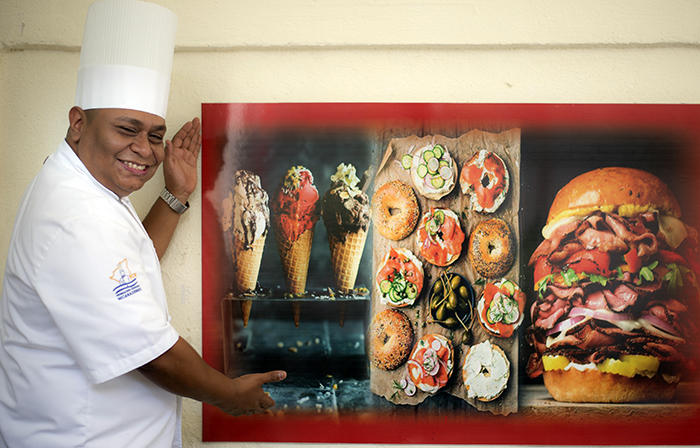 Chef Silvio Arévalo, presentador de la revista Primera Hora de Canal 2. Oscar Navarrete/ LA PRENSA.