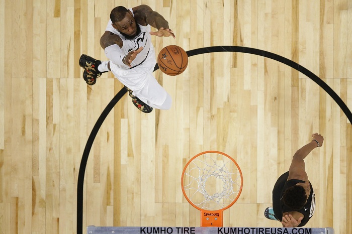 LeBron James fue el máximo encestador del Juego de Estrellas de la NBA, con sus 29 puntos.- LA PRENSA/EFE/EPA/MIKE NELSON