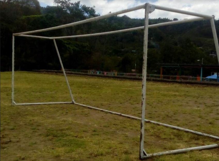 Niño de siete años muere tras caerle el poste de una portería en Jinotega