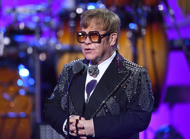 Coldplay y Lady Gaga, entre otros, rinden homenaje a Elton John en un nuevo disco