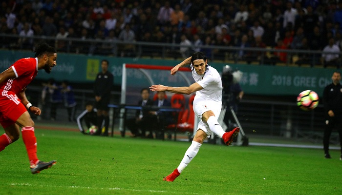 Edinson Cavani le da el triunfo a Uruguay ante Gales en Copa de China