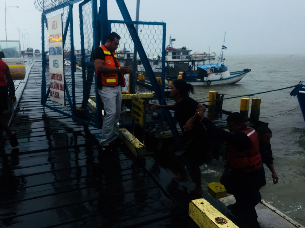 Fuerza Naval rescata a 20 náufragos en el Caribe Norte
