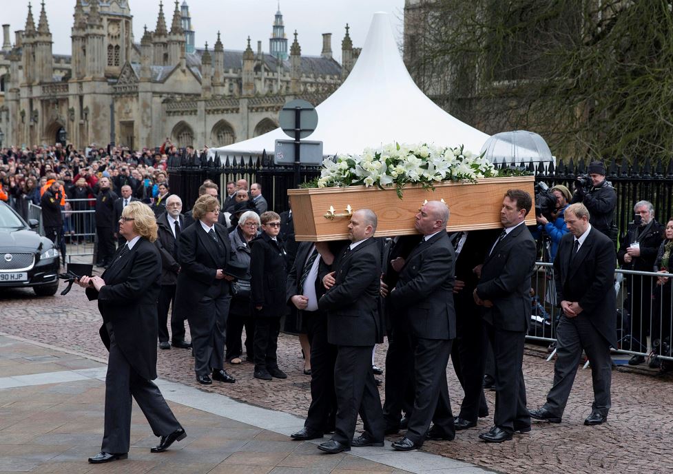 Cientos de familiares y amigos se despiden de Stephen Hawking