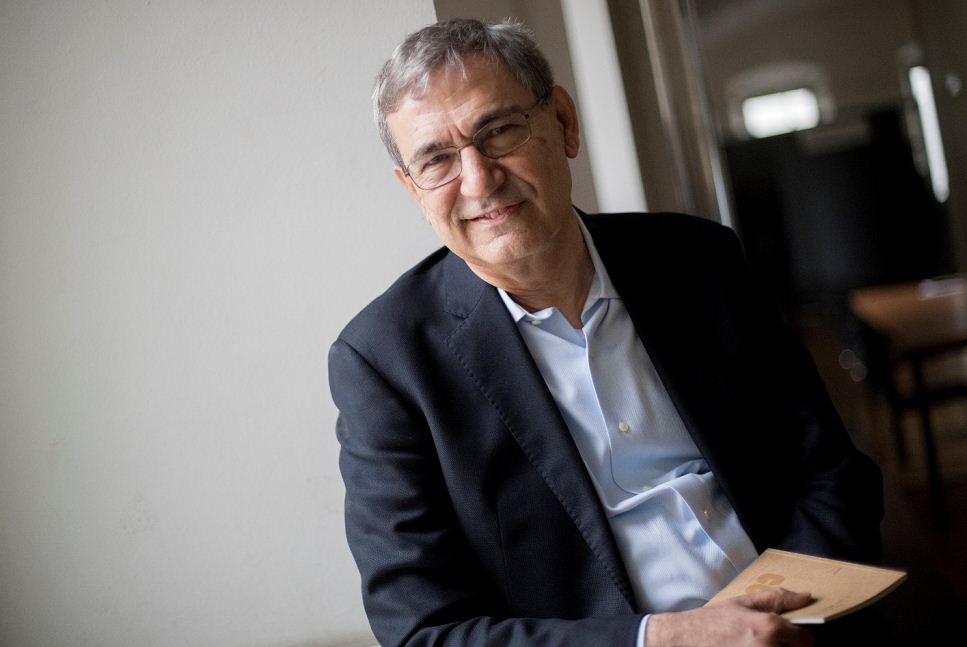 Autoritarismo es retratado por Orhan Pamuk en su novela La mujer del pelo rojo
