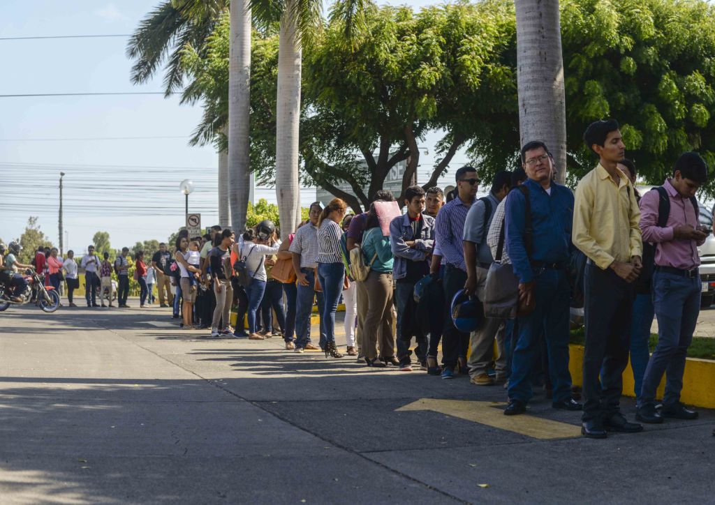 Managua, 3 de abril del 2018. Vl Feria de empleo organizada por AmCham Nicaragua, donde diferentes empresas participaron para entrevistar a cientos de nicaragüenses. LAPRENSA/Wilmer López