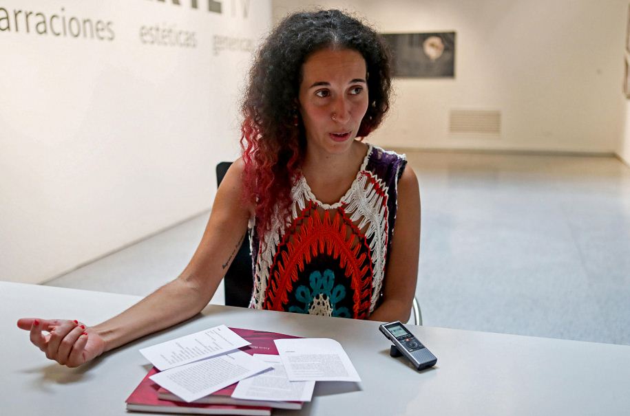«La poesía es como un vómito», dice Lucía Baltar autora del nuevo libro Resaca emocional
