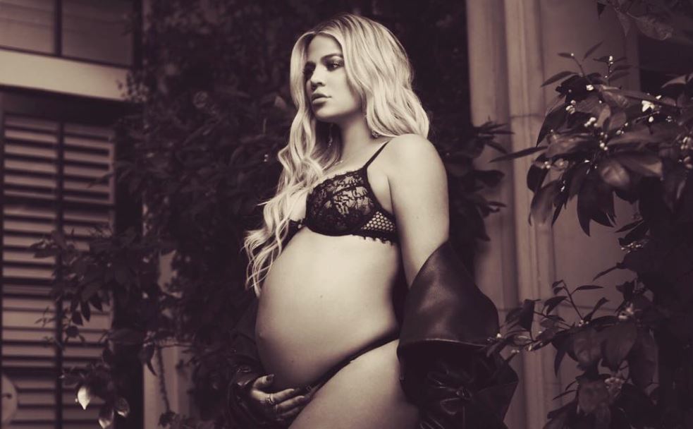 Khloé Kardashian da la bienvenida a su hija