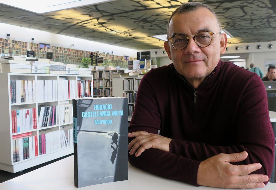 «La gente es vigilada y está feliz de ser vigilada», dice Horacio Castellanos Moya