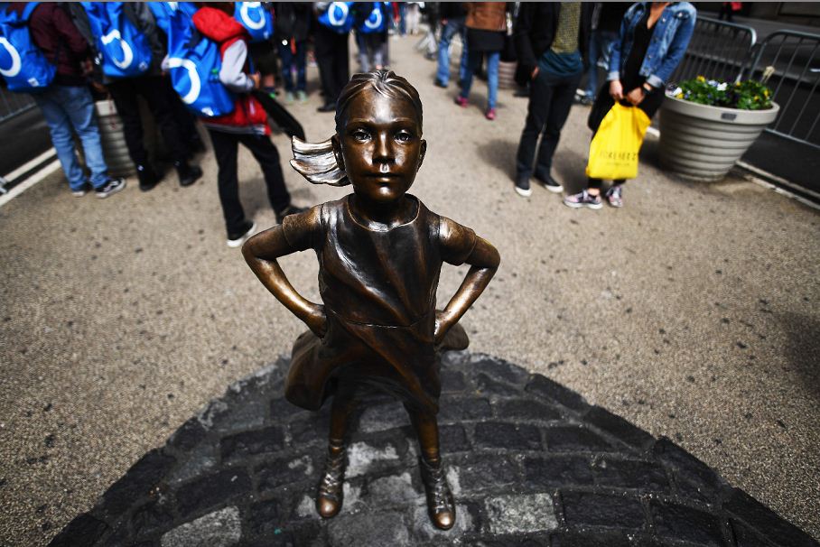 La famosa estatua de la niña sin miedo se moverá al frente de la Bolsa de Nueva York