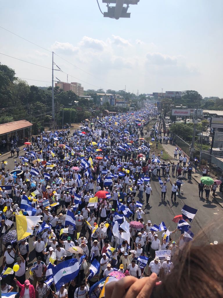 Los manifestantes partieron de tres puntos hacia la Catedral Metropolitana: la rotonda Cristo Rey, el colegio Teresiano y la rotonda El Periodista. LA PRENSA / Cortesía