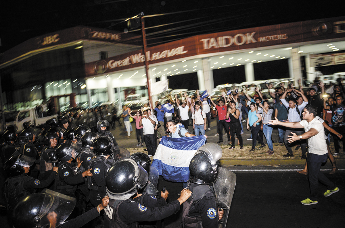 Las fuerzas de choque no respetaron los campus universitarios. LA PRENSA/ARCHIVO