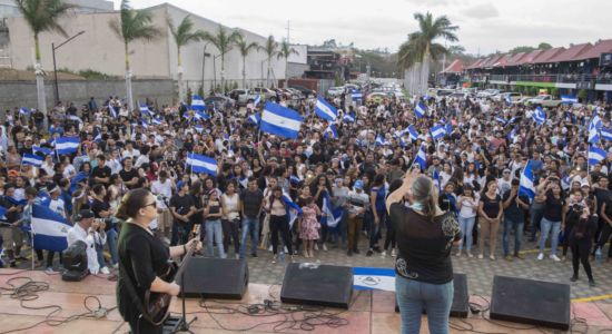 Cantantes nicaragüenses realizan concierto en honor a “nuestros héroes caídos”