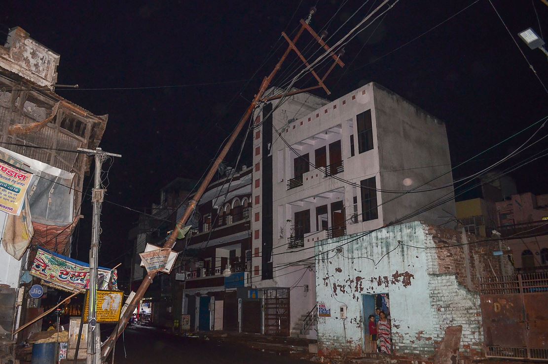 Al menos un centenar de muertos por tormentas en la India