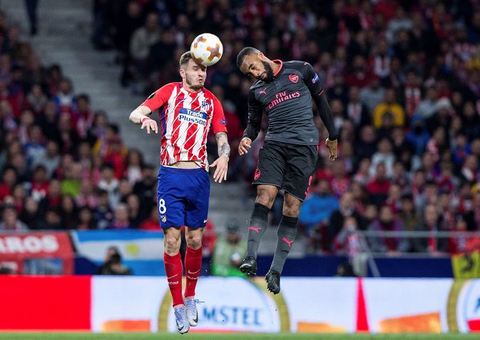 Atlético amarga la última noche europea de Wenger con el Arsenal