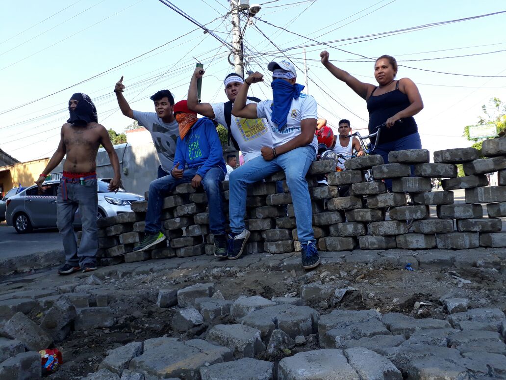 Manifestantes vuelven a levantar barricadas en Monimbó ante provocación de simpatizantes del FSLN