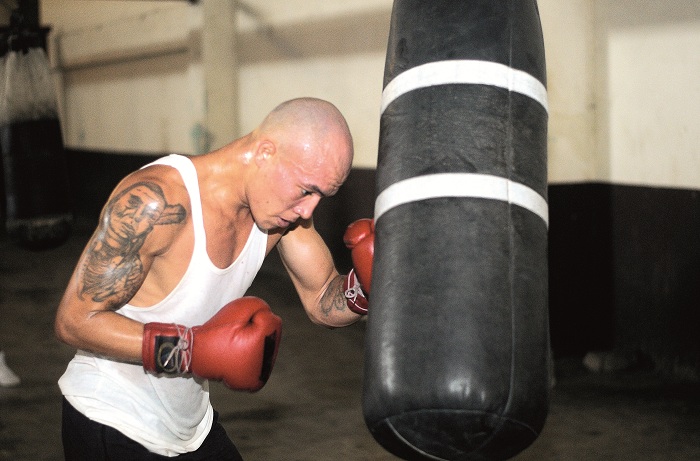 Roberto Arriaza sigue por el camino de la victoria en el boxeo rentado. LA PRENSA/ARCHIVO/MAYNOR VALENZUELA