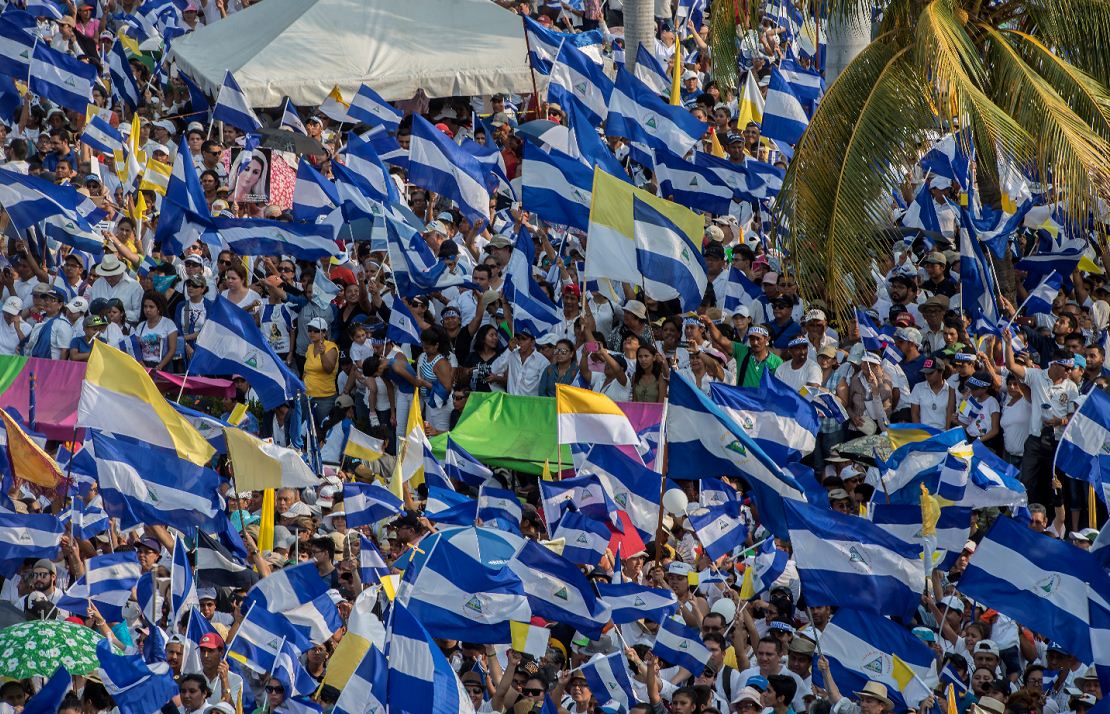 Miles de nicaragüenses participaron en la segunda marcha multitudinaria contra el Gobierno, convocada por la Iglesia Católica. LA PRENSA/ ÓSCAR NAVARRETE