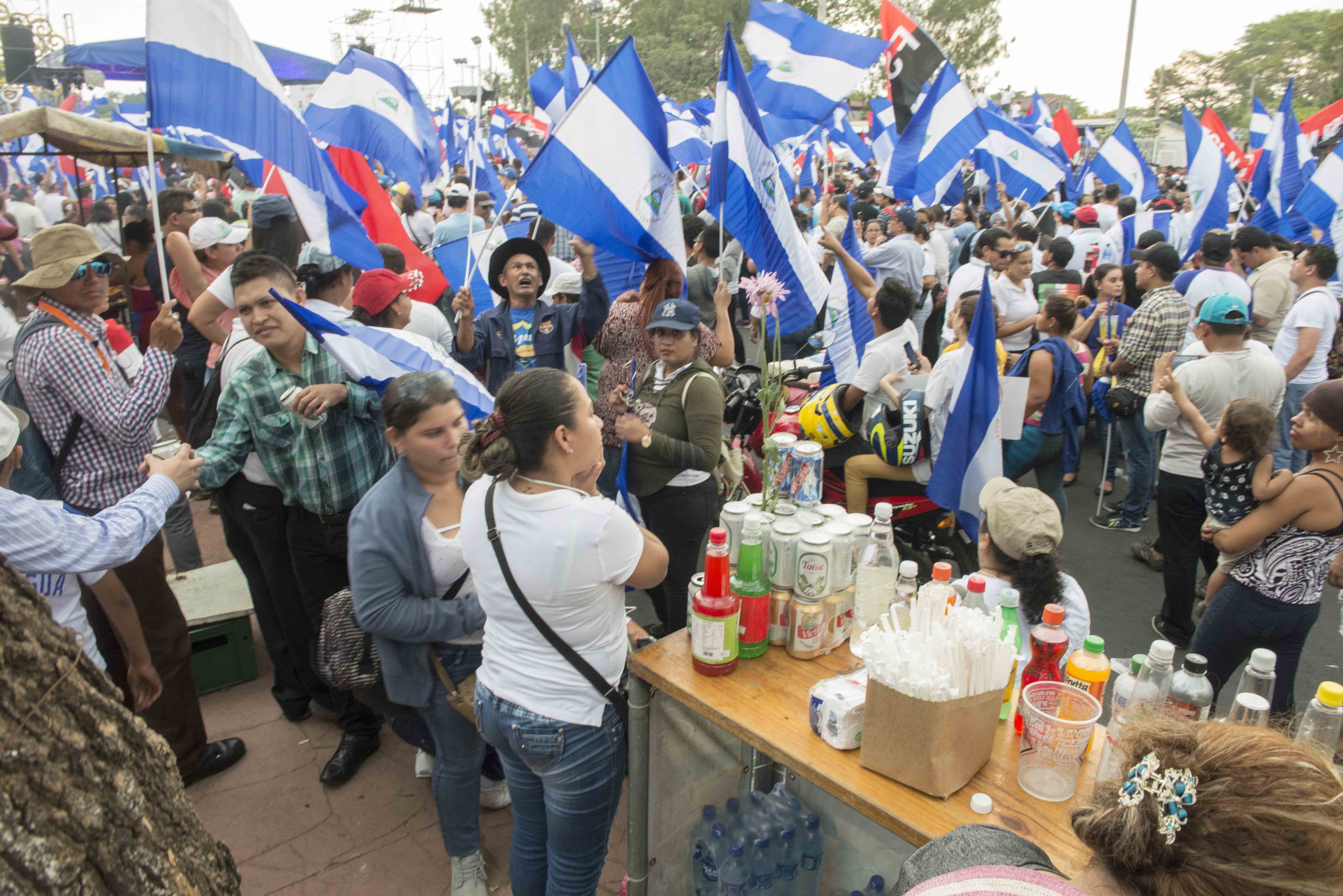 plantón oficial, FSLN, contramarcha, licor, comida, Laureano Ortega
