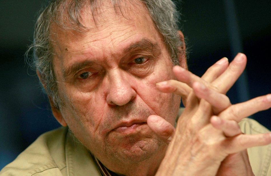 Poeta venezolano se alza con el Premio Reina Sofía de Poesía Iberoamericana
