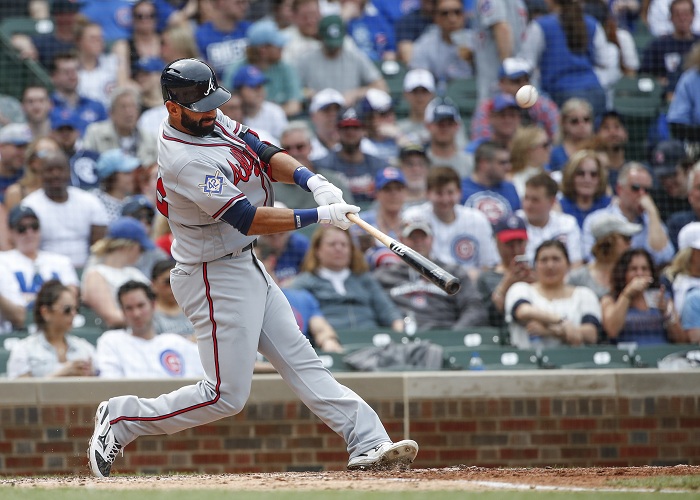 El jonrón de tres carreras de José Bautista decidió a favor de los Bravos de Atlanta el partido frente a los Cachorros de Chicago, en un duelo de cuadrangulares en Grandes Ligas. LA PRENSA/AP/Kamil Krzaczynski
