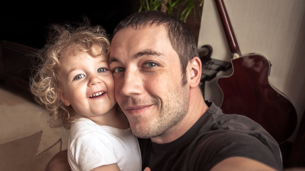 Qué es el «sharenting» y por qué deberías pensártelo dos veces antes de compartir la vida de tus hijos en las redes sociales